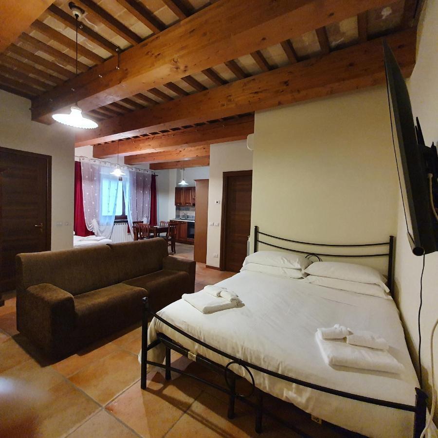 Pietra Maula Agriturismo Castelraimondo Eksteriør bilde