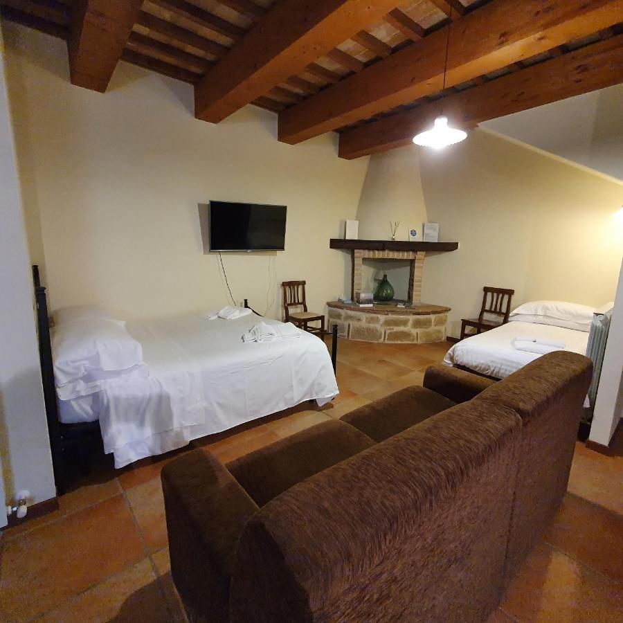Pietra Maula Agriturismo Castelraimondo Eksteriør bilde