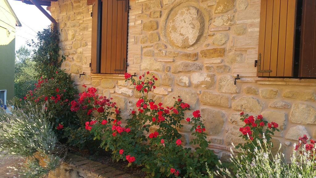 Pietra Maula Agriturismo Castelraimondo Eksteriør bilde