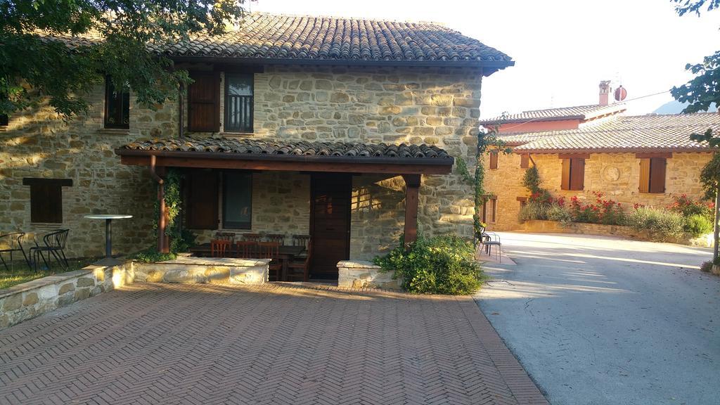Pietra Maula Agriturismo Castelraimondo Eksteriør bilde