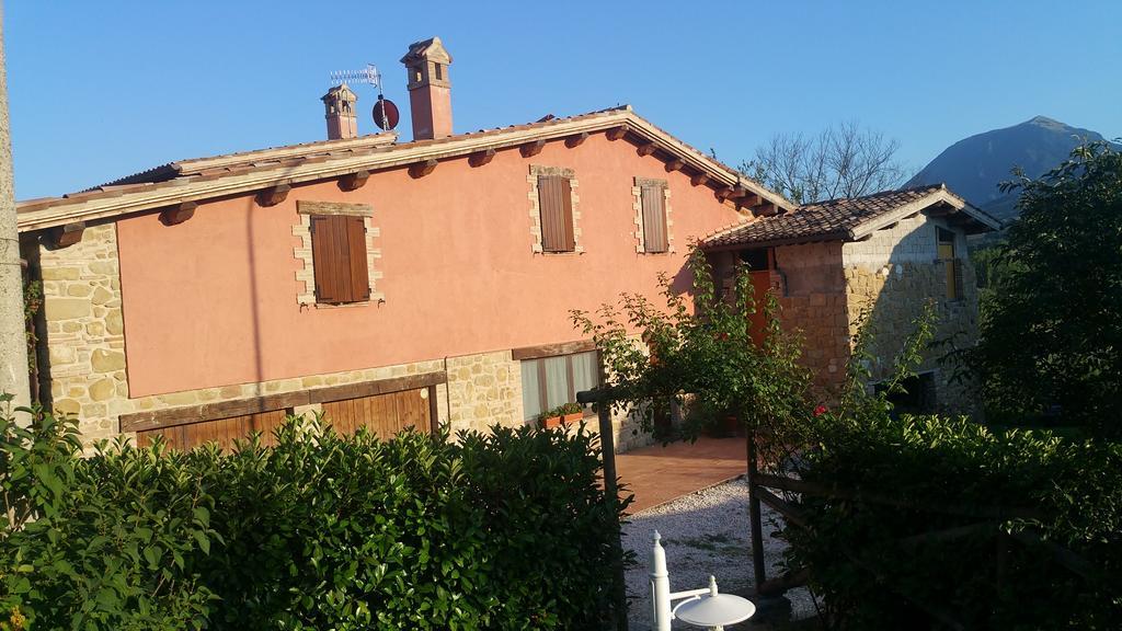 Pietra Maula Agriturismo Castelraimondo Eksteriør bilde