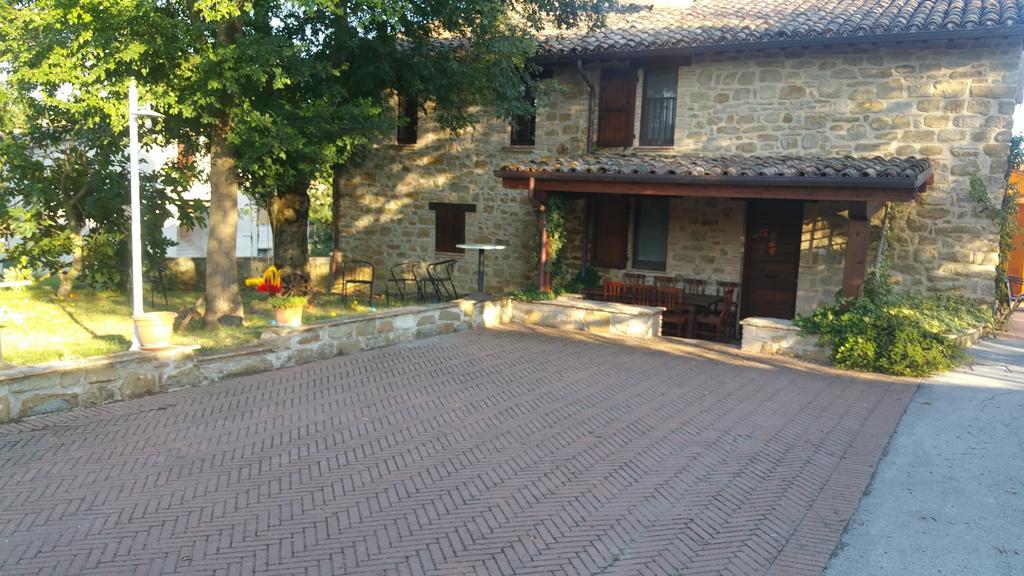 Pietra Maula Agriturismo Castelraimondo Eksteriør bilde